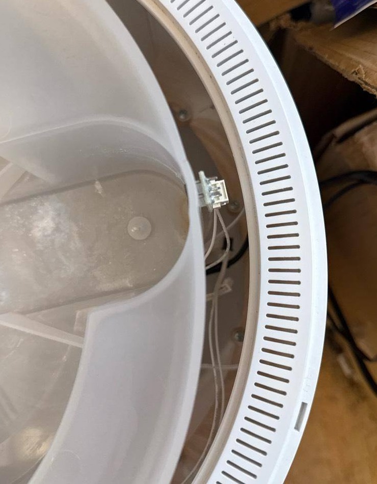Close-up connector caution during disassembly